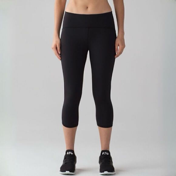 Lululemon Train Times Crop (17") in Black - Picture 2 of 8